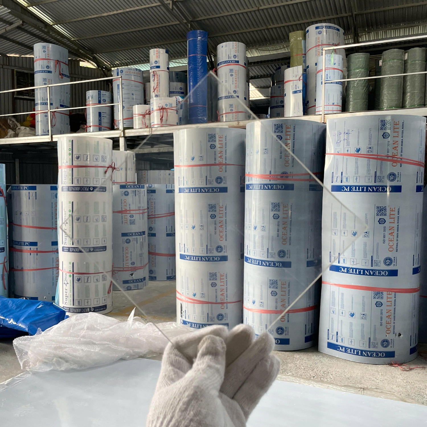 Tấm poly trong suốt