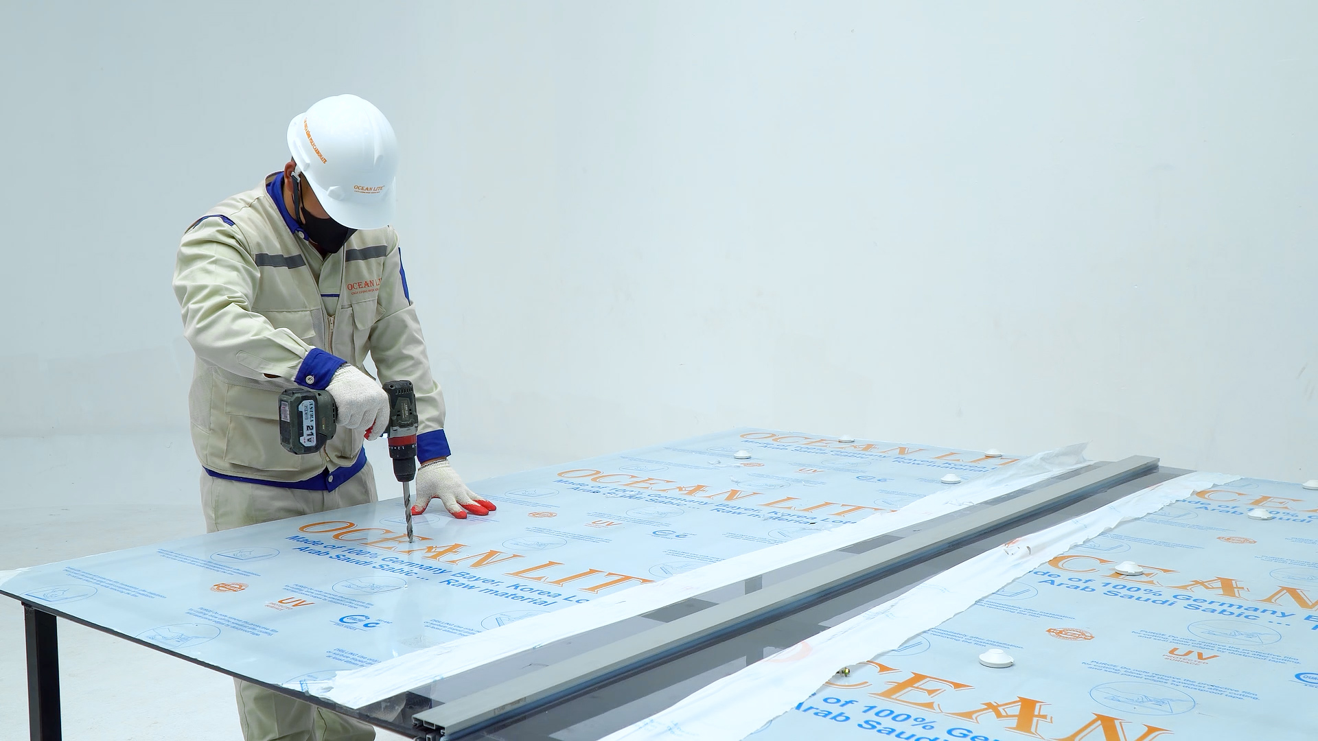Tuổi thọ tấm polycarbonate phụ thuộc vào đâu